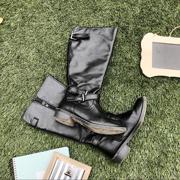 Soda Other - Soda Black buckled and zipper leather boots Size 1